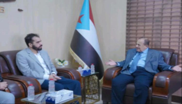 الشؤون الخارجية بالانتقالي تناقش مع الصليب الأحمر تعزيز التنسيق الإنساني في عدن