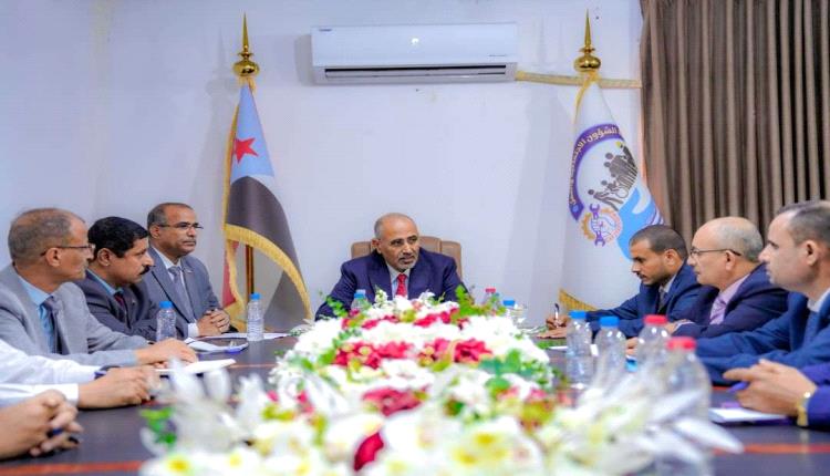 الرئيس الزُبيدي يطّلع على سير العمل في وزارتي الشؤون الاجتماعية والعمل والخدمة المدنية والتأمينات