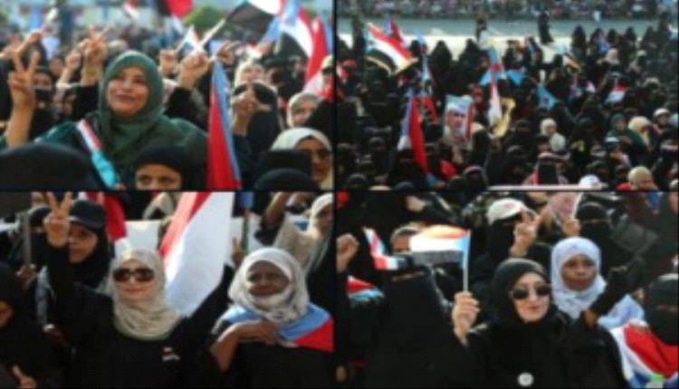 حشود نسوية في عدن تؤكد دعمها للقوات الجنوبية وتطالب بإعلان دولة الجنوب