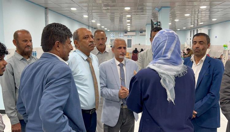 برئاسة الشبحي وفد وزارة الصحة العامة والسكان يتفقد مستشفى الجمهورية ويطلع على جاهزية مركز الغسيل الكلوي الجديد.