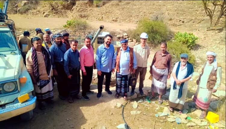 تسليم مشروع تأهيل بئر عظمان بمديرية سرار لبدء التنفيذ برعاية محافظ أبين