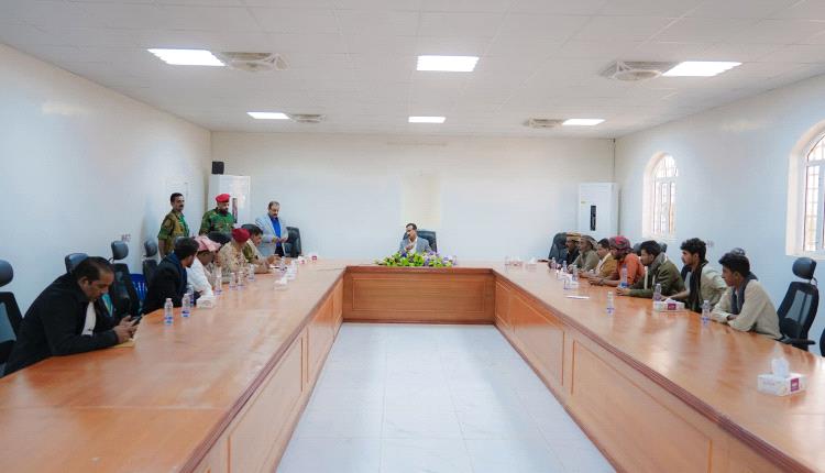 المحافظ بن الوزير يؤكد أولوية رعاية المؤسسة العسكرية وتعزيز استقرار شبوة خلال لقائه ضباط وأفراد اللواء الثاني مشاة جبلي