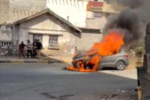 نجاة سكرتير محافظ عدن من احتراق مفاجئ لسيارته في التواهي