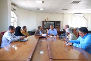 وزير الدولة محافظ عدن يطّلع على سير العمل في مبنى إدارتي الطرق والإنارة بمكتب الأشغال