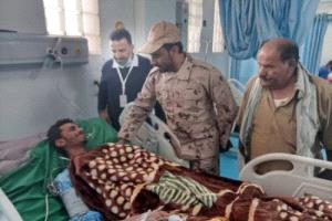 قائد أركان قوات دفاع شبوة يزور جرحى القوات الجنوبية في مستشفى بن زايد بعتق