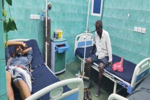 الأمانة والوفاء: زميلانا الإعلاميان عوض آدم وماجد أحمد مهدي يتعرضان لحادث مروري أثناء أداء واجبهما الوطني