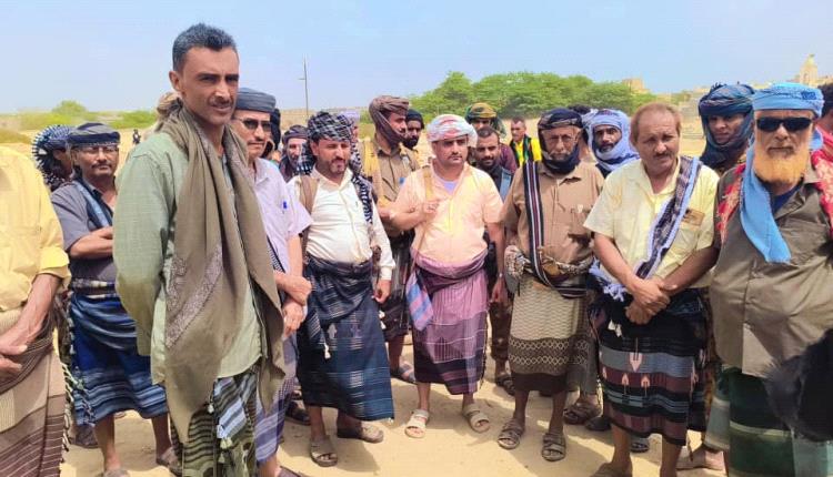 رئيس انتقالي أحور ومدير العام ومدير أمن أبين يشاركون في تشييع الجندي عمر عبدالله الفقيه