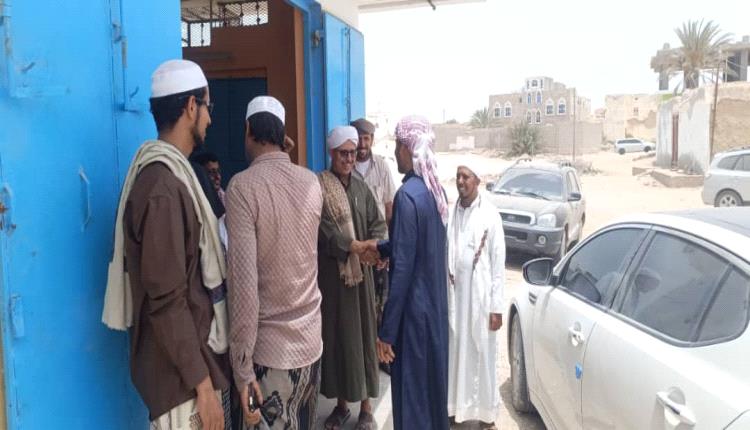 الثوباني يزور مؤسسة الفلاح المخبز الخيري ويتكفل بتوفير الدقيق والتوزيع المجاني ليوم الافتتاح