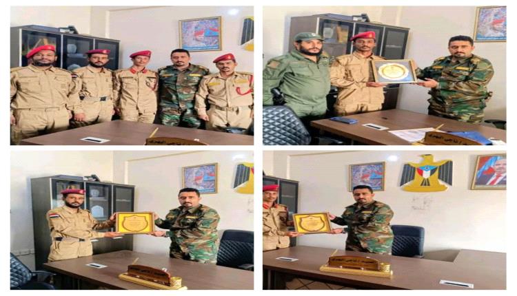 العميد ناجي اليهري يكرم ضباط حزام الطوق الخريجين من الكلية العسكرية بالعاصمة عدن