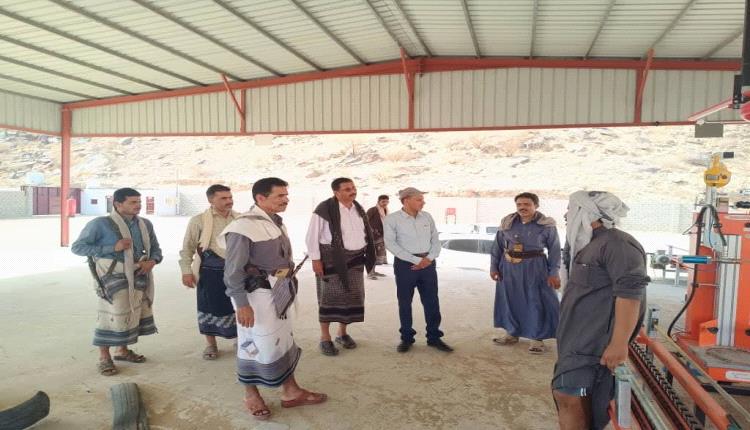 بتوجيهات المحافظ بن الوزير، مديراً الغاز والتجارة يتفقدان محطات الغاز في بيحان