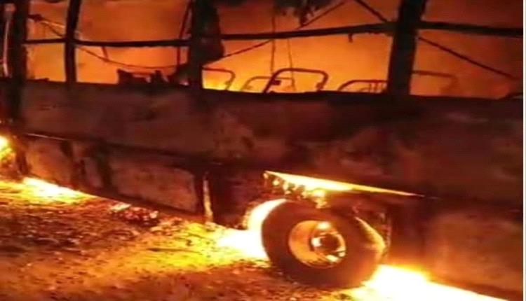 الوالي يدين قيام مسلحين ملثمين بإحراق باص مصنع الأسمنت