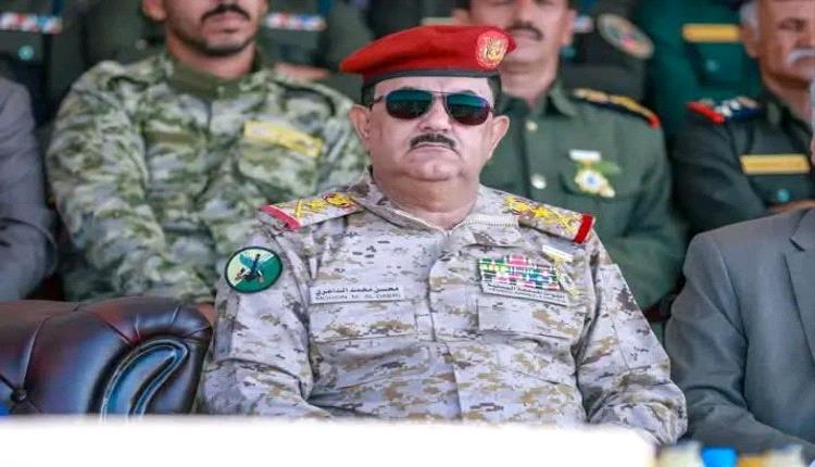 الفريق الركن محسن الداعري يعزي في وفاة العميد الركن محمد صالح حويدر