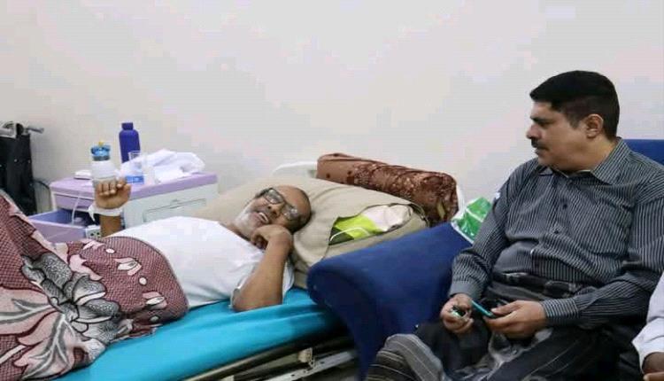 رئيس تنفيذية انتقالي حضرموت يطمئن على صحة المناضل أحمد العساني ويشيد بمواقفه النضالية