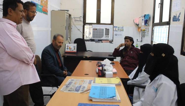 مدير صحة أبين يطلع على واقع خدمات الأمومة والطفولة بمركز خنفر