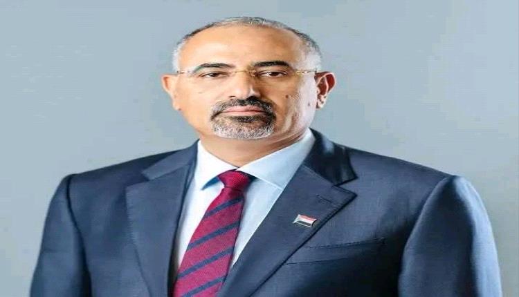 الرئيس الزُبيدي يعزّي في استشهاد قائد كتيبة الدبابات بمحور الغيضة