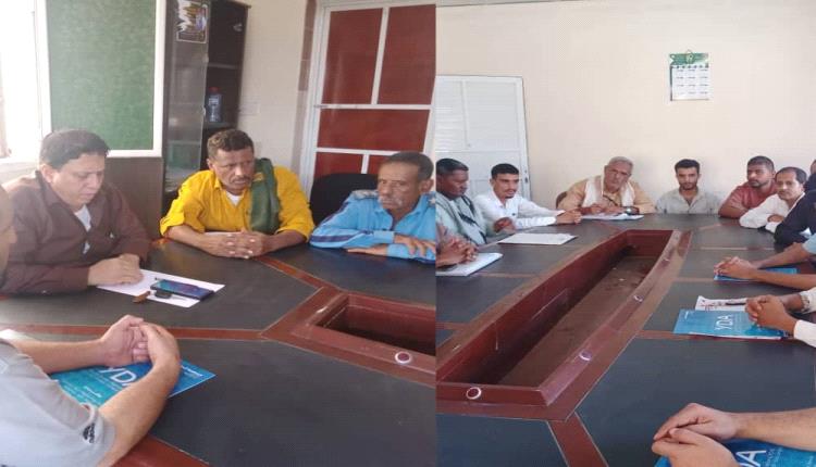 مدير عام الحوطة يلتقي بفريق مؤسسة "طموحات يقودها الشباب" لبحث تنفيذ مبادرة توعوية بيئية