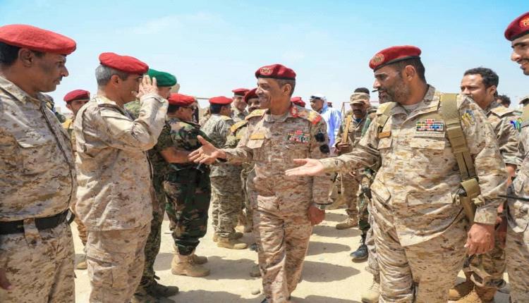 قائد المنطقة العسكرية الثانية يصل مدينة "الغيضة" للوقوف على تطورات الأوضاع الأمنية والعسكرية فيها
