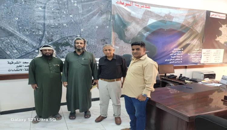 مدير دائرة العلاقات العامة بالحزام الأمني يبحث مع نائب وزير الأوقاف ومدير صندوق النظافة بعدن سبل التعاون المشترك