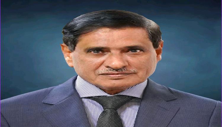 رئيس مجلس القيادة يطمئن على صحة اللواء البحسني
