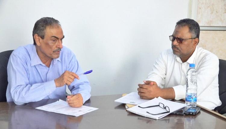 شبوه..الأمين العام يتفقد مكتب المالية ويؤكد على أهمية ضبط الإيرادات وتحسين الأداء المالي