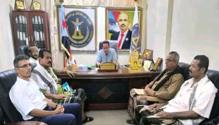 رئيس انتقالي لحج يبحث مع رئيسي تنفيذية حبيل جبر وطور الباحة عددًا من القضايا التنظيمية والخدمية
