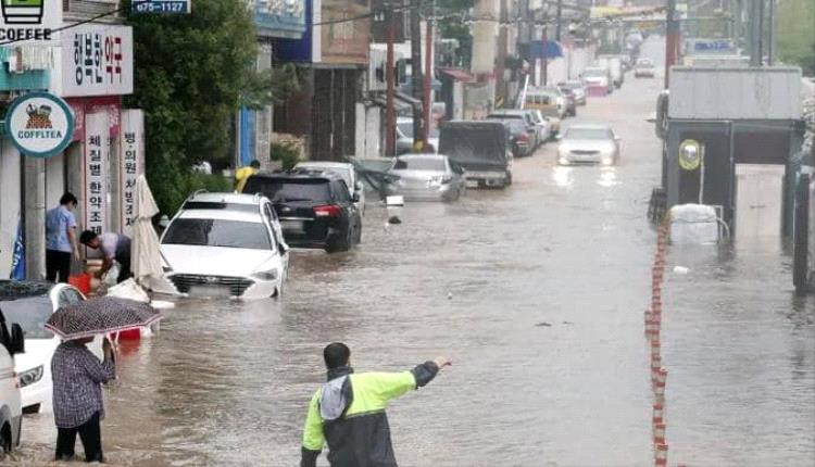 سول تغرق تحت الأمطار.. وفاة شخص وإجلاء أكثر من 100 في كوريا الجنوبية