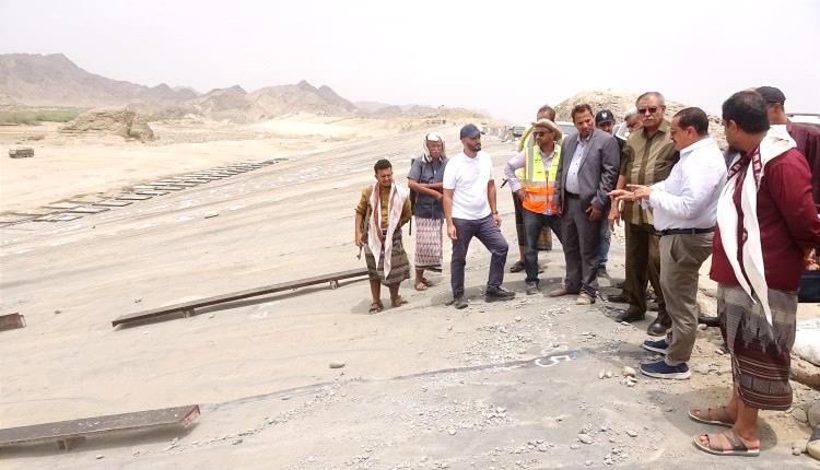 نائب  رئيس مجلس النواب  ومحافظ ابين  يتفقدان سير العمل في مشروع سد حسان الاستراتيجي