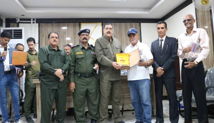 تقديراً لجهودها في إنجاح حملة مكافحة المخدرات..
مدير شرطة العاصمة عدن يكرّم نقابة الصحفيين والإعلاميين الجنوبيين
