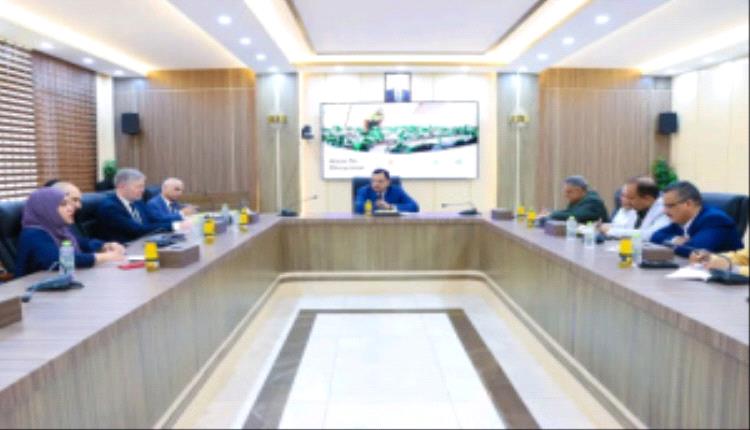 الوزير السقطري يبحث مع وفد من البنك الدولي مشاريع الزراعة والأمن الغذائي في بلادنا
