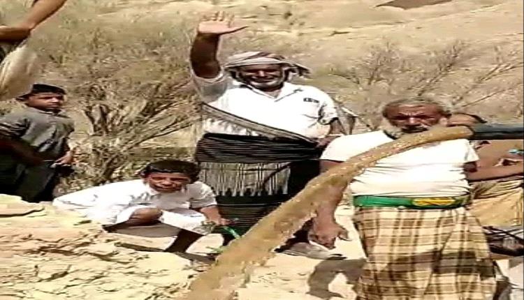 برعاية دولة رئيس الوزراء ومحافظ شبوة.. تشغيل البئر الارتوازي بقرية الثجة في مديرية عرماء
