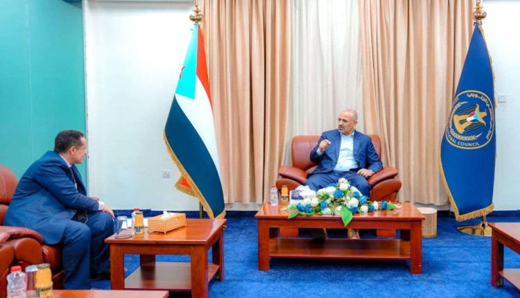 الرئيس الزُبيدي يطّلع على سير العمل التنظيمي بانتقالي لحج ويشدد على فاعلية الأداء