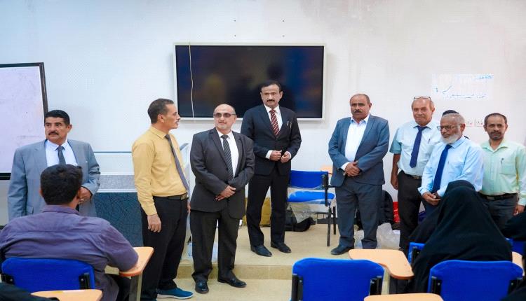 المحافظ بن الوزير.. يدشن امتحانات القبول في كلية الطب والعلوم الصحية بجامعة شبوة للعام الأكاديمي الجديد