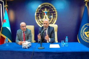 الرئيس الزُبيدي يرأس اجتماعاً موسعاً لقيادات المجلس الانتقالي الجنوبي