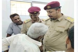 القائد النوبي يطمئن على صحة المناضل مبارك هندي في مستشفى عبود العسكري بعدن