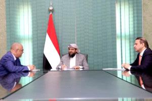 المحرّمي يبحث مع الوزير باذيب استراتيجية تطوير الأداء المؤسسي في قطاعي التخطيط والاتصالات