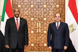 السيسي و البرهان يبحثان جهود استعادة السلام والاستقرار في السودان