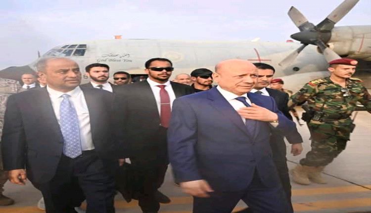 رئيس مجلس القيادة الرئاسي يعود إلى العاصمة عدن.