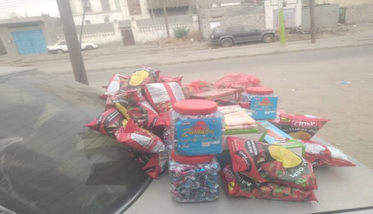 اشغال خنفر يضبط عدد من المخالفات الصحية بإحدى المستودعات بسوق جعار