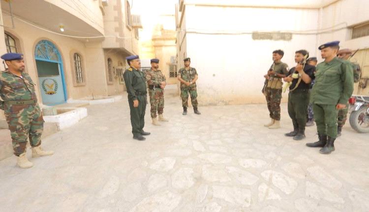 نائب مدير عام الأمن بوادي حضرموت يتفقد الوحدات الأمنية بمناسبة عيد الاضحى المبارك