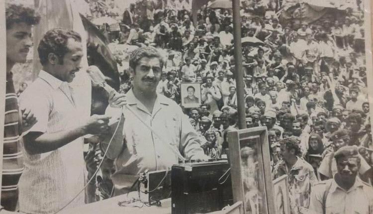 صورة نادرة وتاريخية في حضرة الرئيس (سالمين)