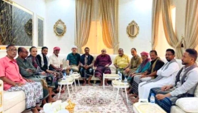 وفد الجمعية الوطنية يطمئن على الكثيري عقب خضوعه لعملية جراحية