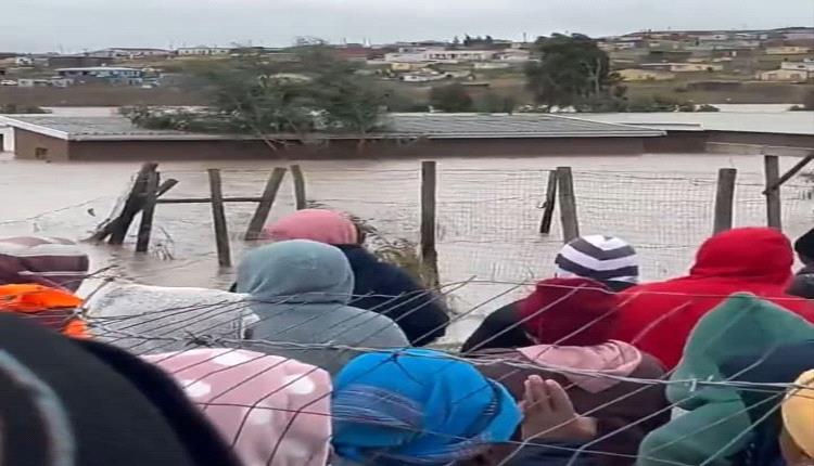 فيضانات جنوب_أفريقيا؛  حصيلة الضحايا ترتفع الى 49