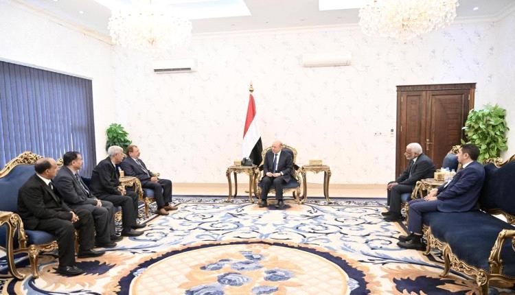 القضاة المعينون بالمحكمة العليا يؤدون اليمين القانونية أمام رئيس مجلس القيادة الرئاسي