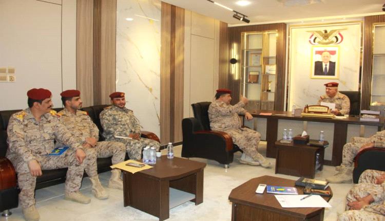 حضرموت: قائد المنطقة العسكرية الأولى يترأس اجتماعًا موسعًا بقادة الألوية والوحدات العسكرية بالمنطقة