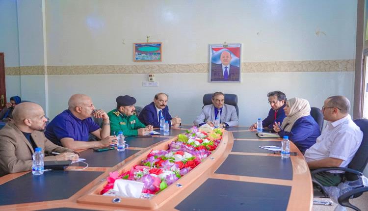 اللجنة الوطنية للتحقيق تلتقي السلطة المحلية، وتشيد بالتكامل المؤسسي واحترام حقوق الإنسان بشبوة