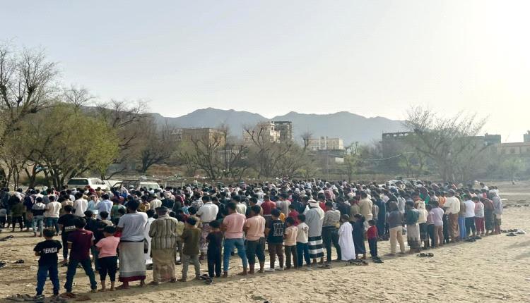 أهالي يافع رصد يؤدن صلاة الاستسقاء طلباً للغيث