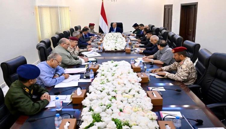 العليمي يعقد اجتماعاً باللجنة الأمنية العليا بحضور رئيس اللجنة الفريق الداعري ومحافظي عدن و لحج و الضالع و تعز وقيادة جهاز مكافحة الإرهاب