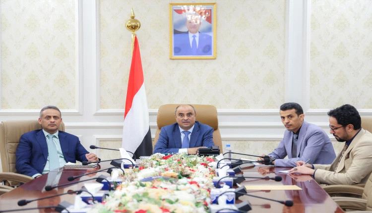 رئيس الوزراء يترأس اجتماعاً للجنة العليا لمكافحة التهريب