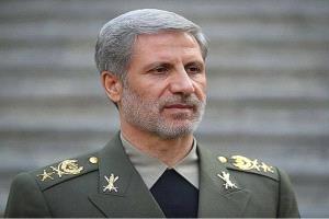 خامنئي یعين العميد أمير حاتمي قائدا للجيش ويمنحه رتبة 