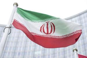 طهران تحذر امريكا و بريطانيا و فرنسا من استهداف قواعدها حال تدخلها ضد هجماتها على اسرائيل